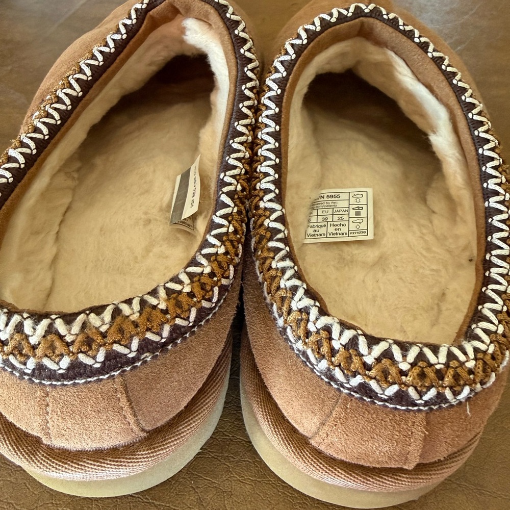 EUC UGG Tasman II (Chestnut) - Picture 3 of 6